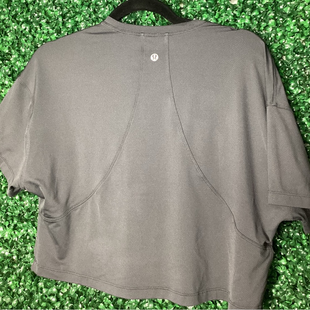 lululemon athletica Gray Crop Top - Picture 8 of 8